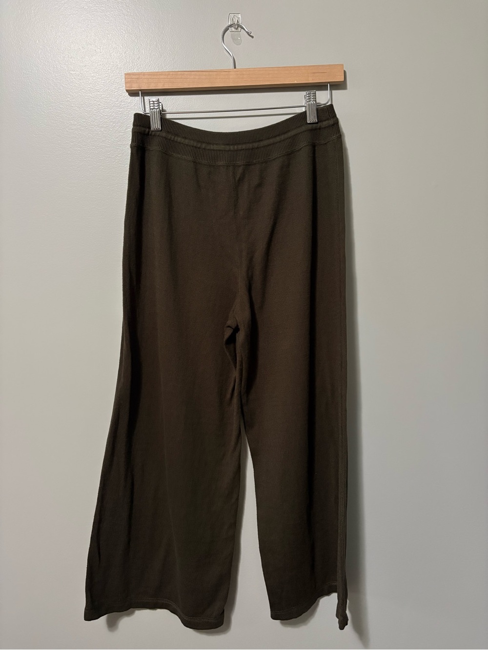 Vince Wide-Leg Crop Cotton Lounge Pants Olive Drab - Picture 7 of 9